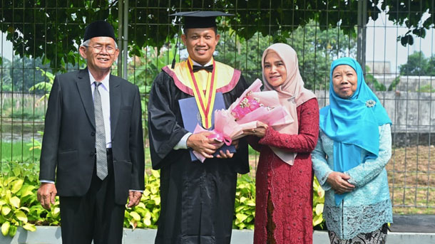 Bupati Kebumen Wisuda di Unsoed