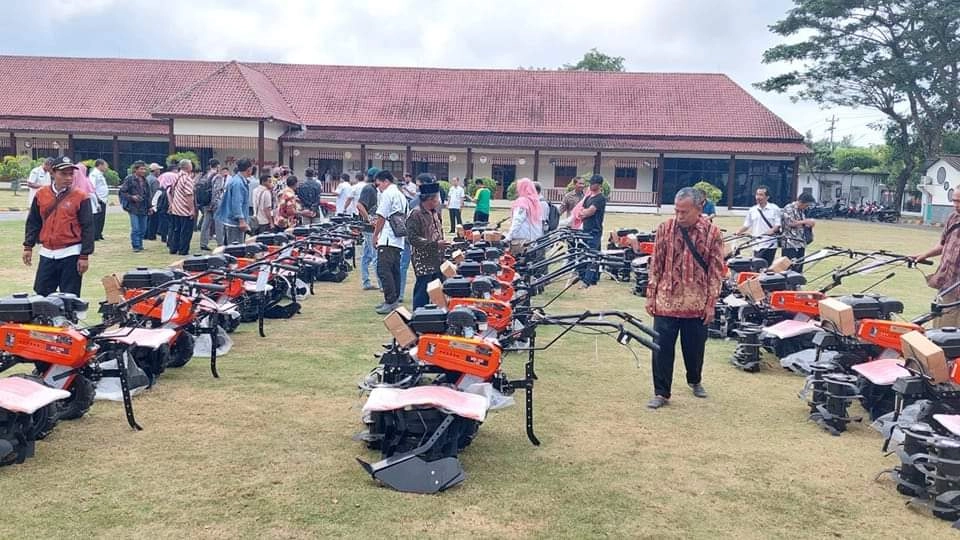 33 Gapoktan Terima Alsintan, Pemkab Akan Bangun Sentra Industri Tembakau