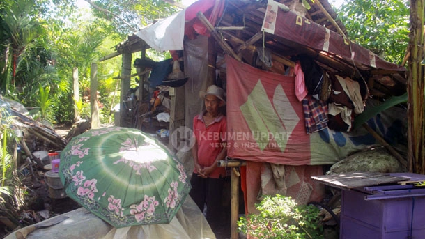 Dulsomad TInggal di Gubuk Reot