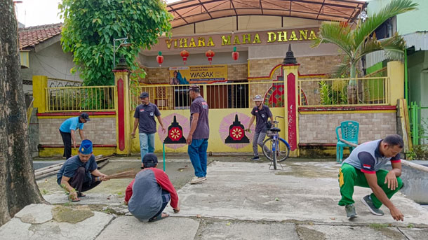 Gotong royong Antarumat Beragama di Kebumen 