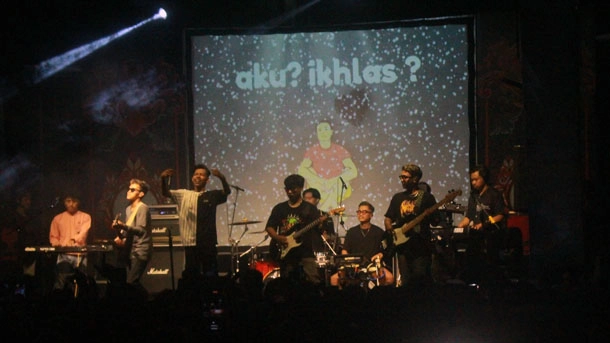 Ambyar Bareng Aftershine di Universitas Putra Bangsa