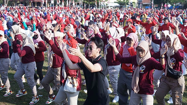 10.000 Peserta Ikuti Senam Sehat HUT Ke-60 SMAN 1 Gombong,  Santri Pesantren Wiryo Sudarmo Bawa Pulang Hadiah Motor