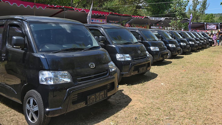 12 Desa Terima Hadiah Mobil