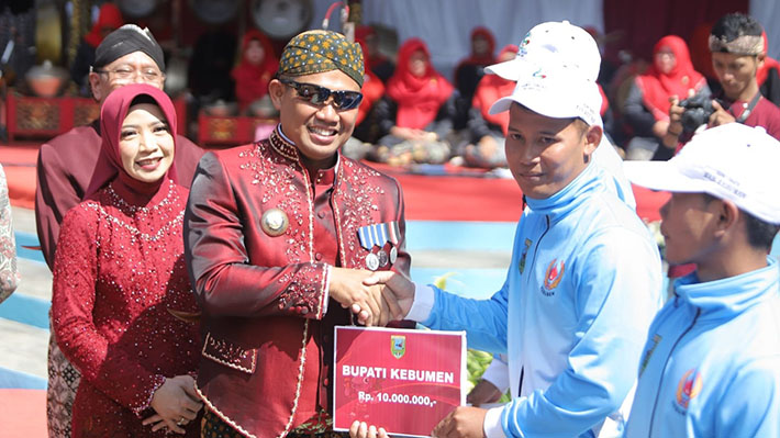 12 Desa Terima Hadiah Mobil