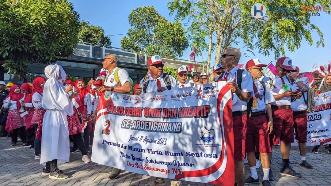 Dilepas Bupati, Seperti Ini Meriahnya Jalan Sehat 14 Instansi se-Aroengbinang