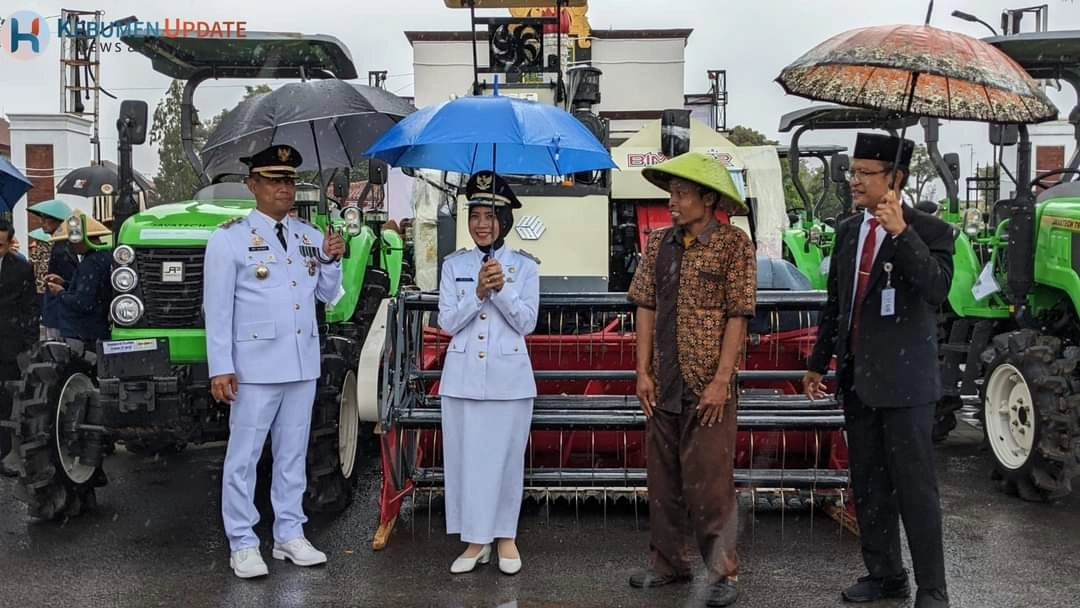 HUT ke-78 RI, Petani dan Peternak di Kebumen Terima Bantuan Alsintan