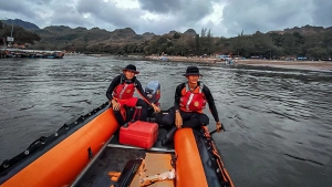 Nelayan Terjatuh dari Perahu