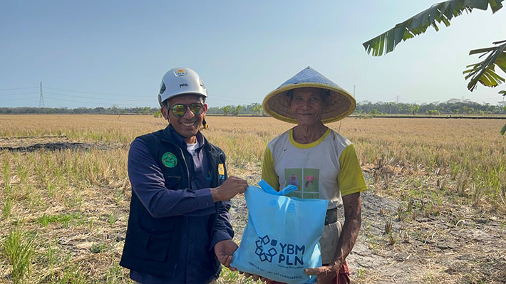 PLN Sweeping Layang-layang  