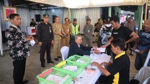 Di Tengah Berlangsungnya Konferensi Internasional ke-10 Maroko, Bupati Tinjau Pilkades Serentak