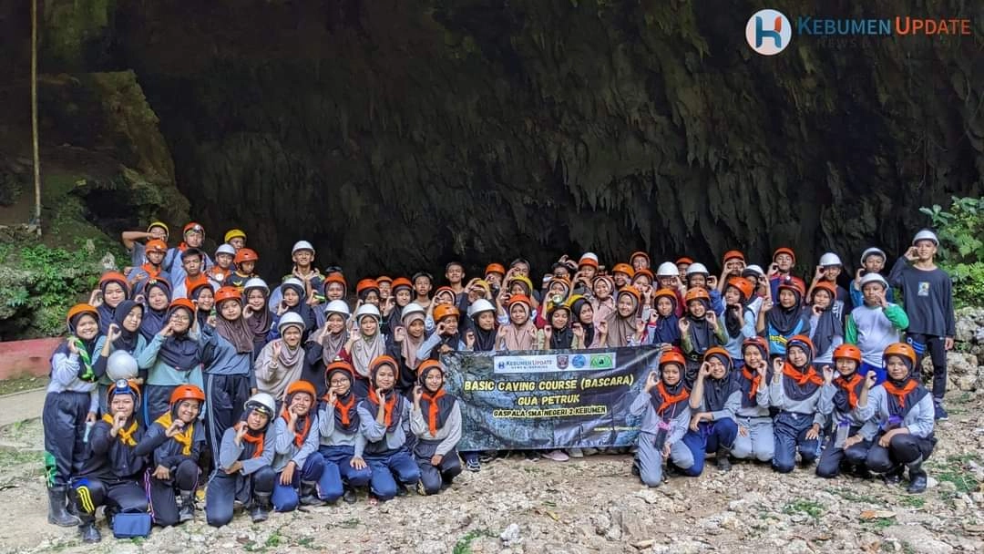 Di Balik Permukaannya yang Tandus, Tersimpan Eksotisme dan Keindahan Perut Bumi (4)