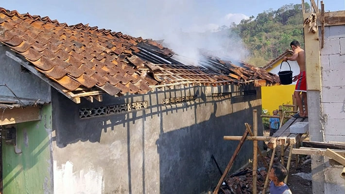 Kebakaran Rumah di Logandu