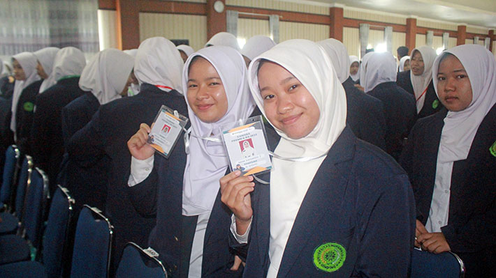 Mahasiswa baru UNIMUGO