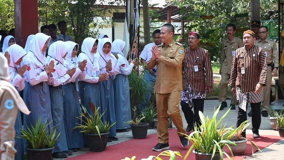Bupati Dialog Interaktif dengan Murid SMAN 1 Prembun, Berhadiah Sepeda