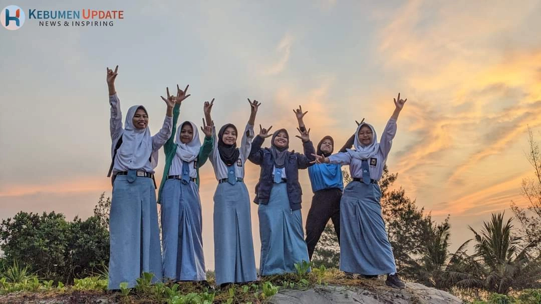 Survei Lokasi di Kaliratu: Antara Mangrove, Cemara, dan Pelepasan Tukik