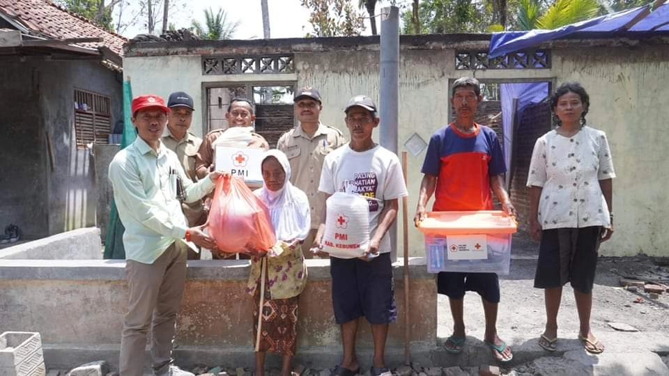 Kebakaran Hanguskan Rumah di Desa Banjarwinangun, PMI Kebumen Berikan Bantuan