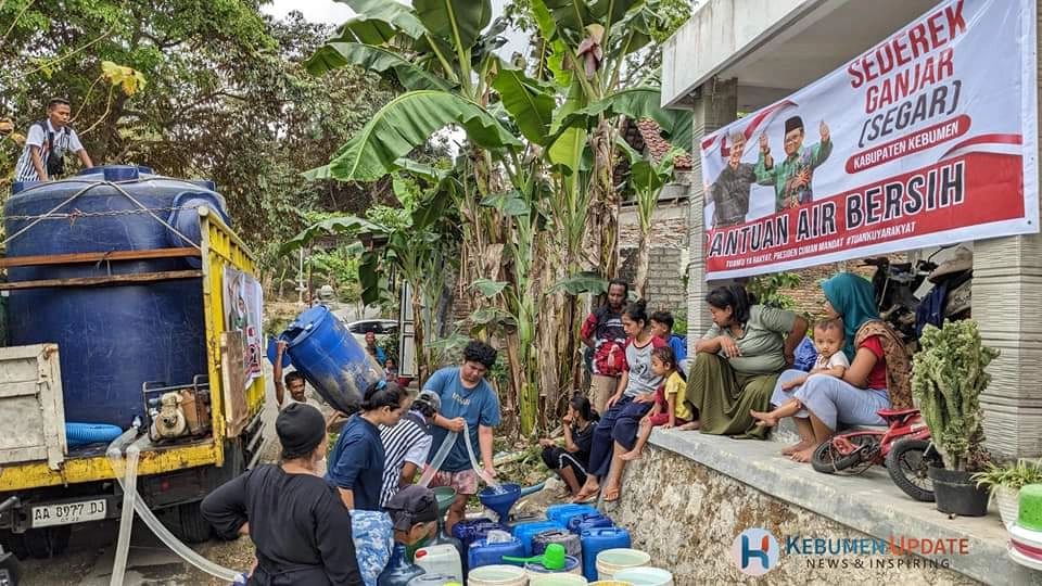 Belum Dapat Bantuan Air Bersih, Dusun Widoropayung Barat Langsung Dibantu Relawan Sederek Ganjar