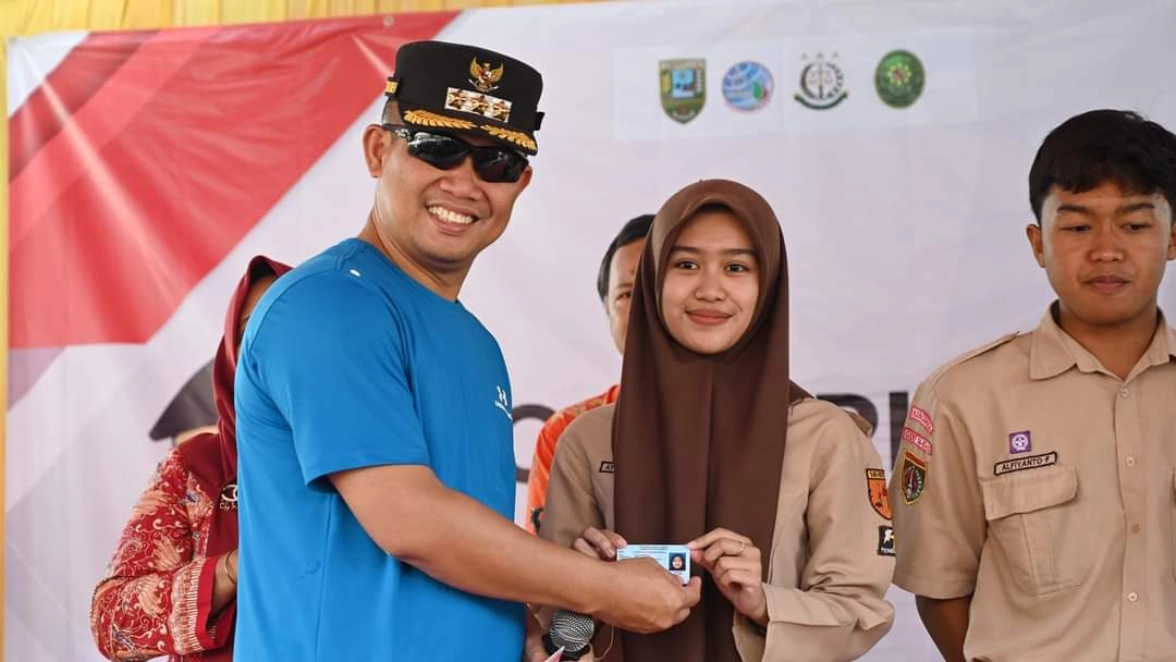 Berani Menjawab Pertanyaan Bupati, Siswa SMAN 1 Mirit Dapat Tiket Pesawat Gratis