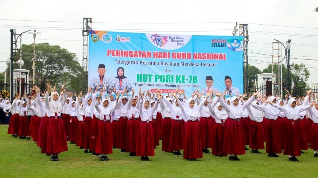 32 Sepeda Dibagikan Bupati saat Peringatan Hari Guru Nasional dan HUT ke-78 PGRI