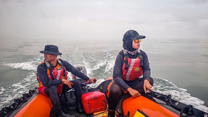 Terseret Ombak di Pantai Setrojenar