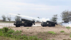 Pussen Armed Latihan Artillery Strike