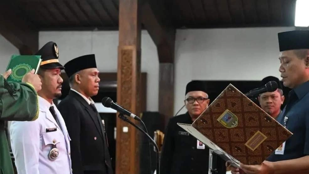 Bupati Lantik 16 Pejabat Administrator dan Pengawas di Penghujung Tahun 2023