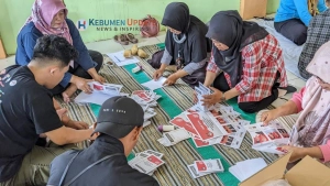 Hari Pertama Sortir Lipat Surat Suara di Kebumen, Seperti Ini Kesibukannya