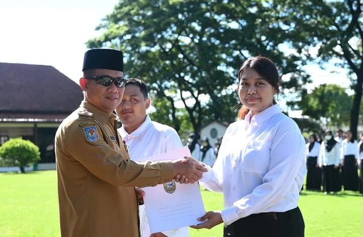 Bupati Serahkan SK Pengangkatan untuk 133 Pegawai BLUD
