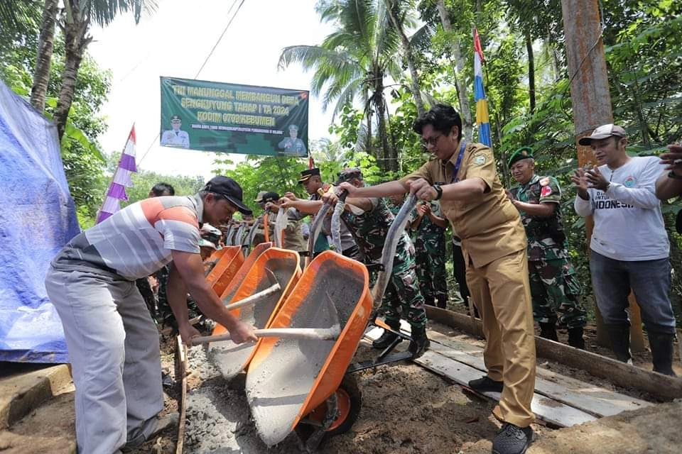 Sekda Edi Rianto Membuka Kegiatan TMMD Tahap I/2024 di Desa Donorojo