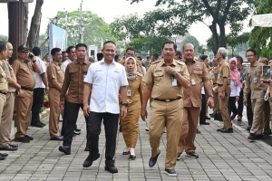 Pj Gubernur Jateng Datangi Kebumen Bawa Bantuan Rp107 M
