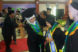 Wisuda UNIMUGO
