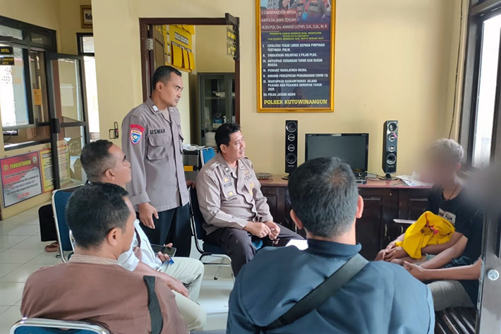 Polisi Sita Clurit