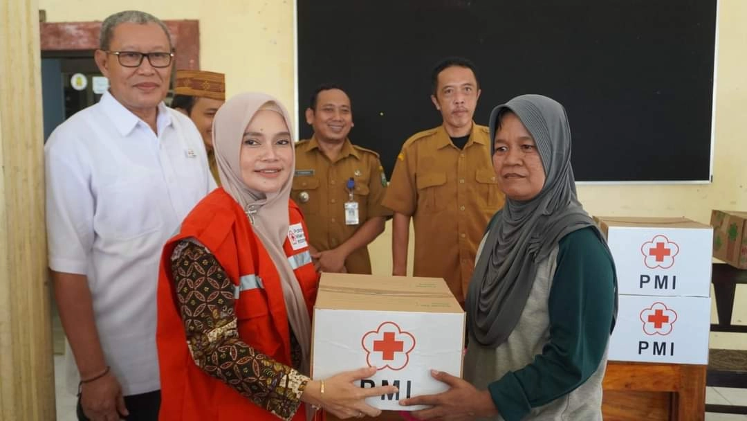 Gandeng Bappeda, PMI Kebumen Bagikan Paket Sembako di 6 Desa
