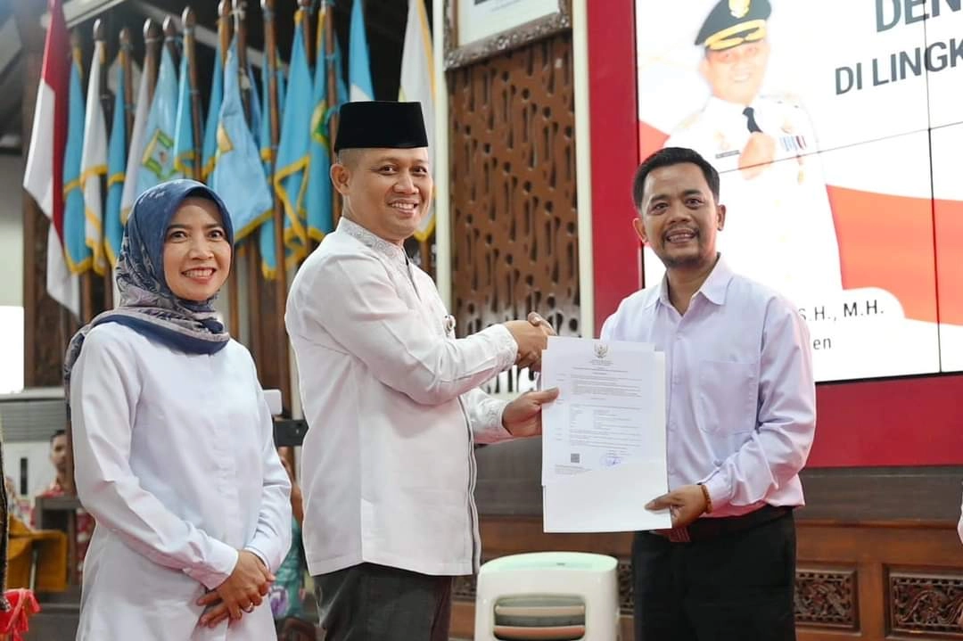 Bupati Serahkan SK Pengangkatan kepada 287 Guru dan Tenaga Teknis