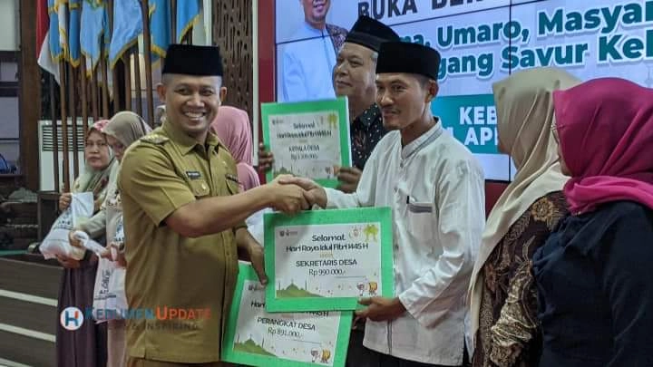 Buka Bersama di Pendopo Kabumian, Bupati Beri THR untuk Kades, Sekdes, dan Perangkatnya