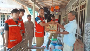Longsor Timpa Rumah Warga di Sruweng, PMI Kebumen Salurkan Bantuan