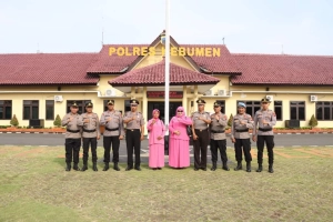 Tiga Bulan Jelang Purna Tugas, 2 Personel Polres Kebumen Raih Pangkat Pengabdian