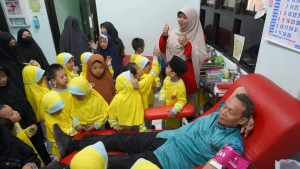 Tanamkan Kebiasaan Donor Darah, 77 Anggota Yayasan Asy Syukur Kunjungi PMI Kebumen