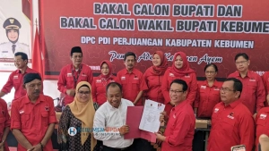 H Yulianto Serahkan Berkas Pendaftaran Calon Bupati di DPC PDIP Kebumen, Yakin Dapatkan Rekomendasi