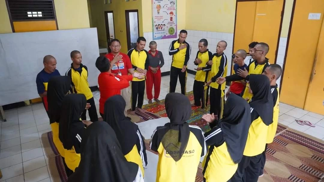 Berbagi Kebahagiaan bersama Pasien Rumah Singgah Dosaraso Kebumen