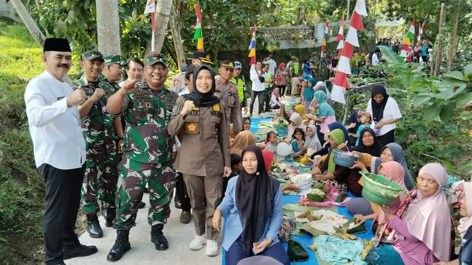 Penutupan TMMD Sengkuyung Tahap II, Warga Desa Jembangan Gelar Kenduri di Jalan