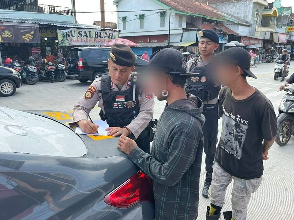Kegiatan Rutin yang Dioptimalkan, Pengamen di Pasar Kutowinangun Dibina Sat Samapta Polres Kebumen