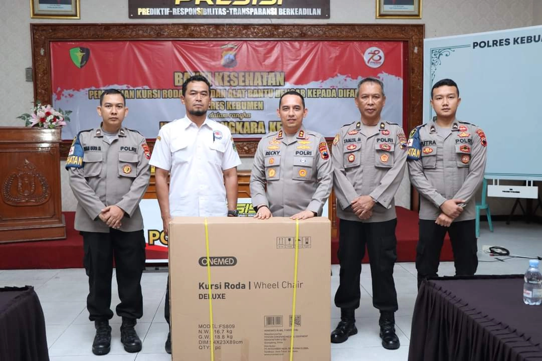 Difabel di Rumah Inklusif Mendapat Alat Bantu dari Polres Kebumen