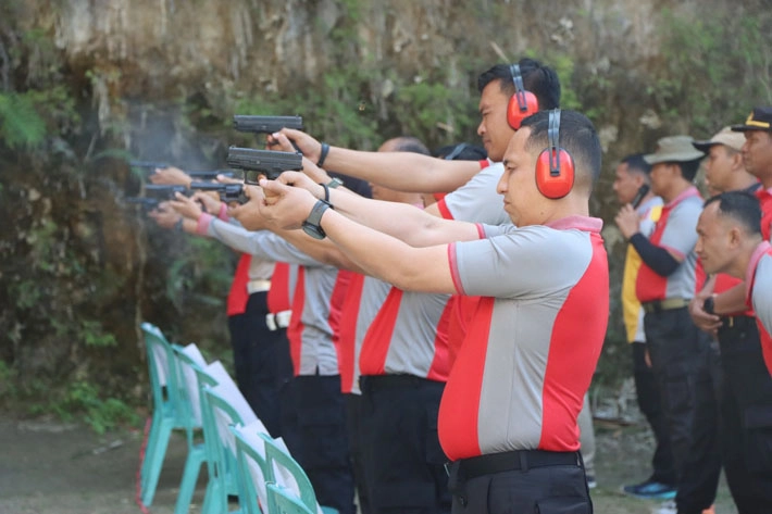 Latihan Menembak