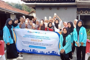 Mahasiswa UNS Beri Pelatihan Pengolahan Limbah Cair Tahu,  Ajak Masyarakat Kemitir Kurangi Pencemaran Sungai