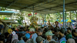 Grebeg Suran Desa Tanggulangin, Warga Berebut Gunungan Hasil Bumi dan Nasi Tumpeng