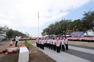 3.021 Pegawai Pemerintah dengan Perjanjian Kerja Ikuti Apel Akbar di Pantai Pandan Kuning Petanahan