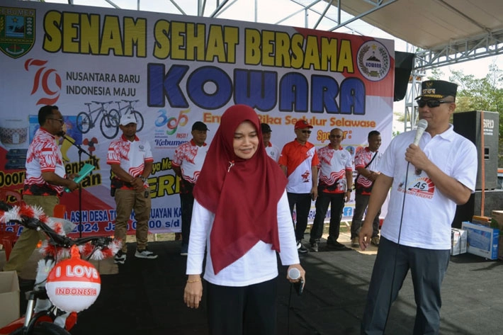 Bupati Kebumen Meriahkan Senam Bersama Kowara di Desa Tugu