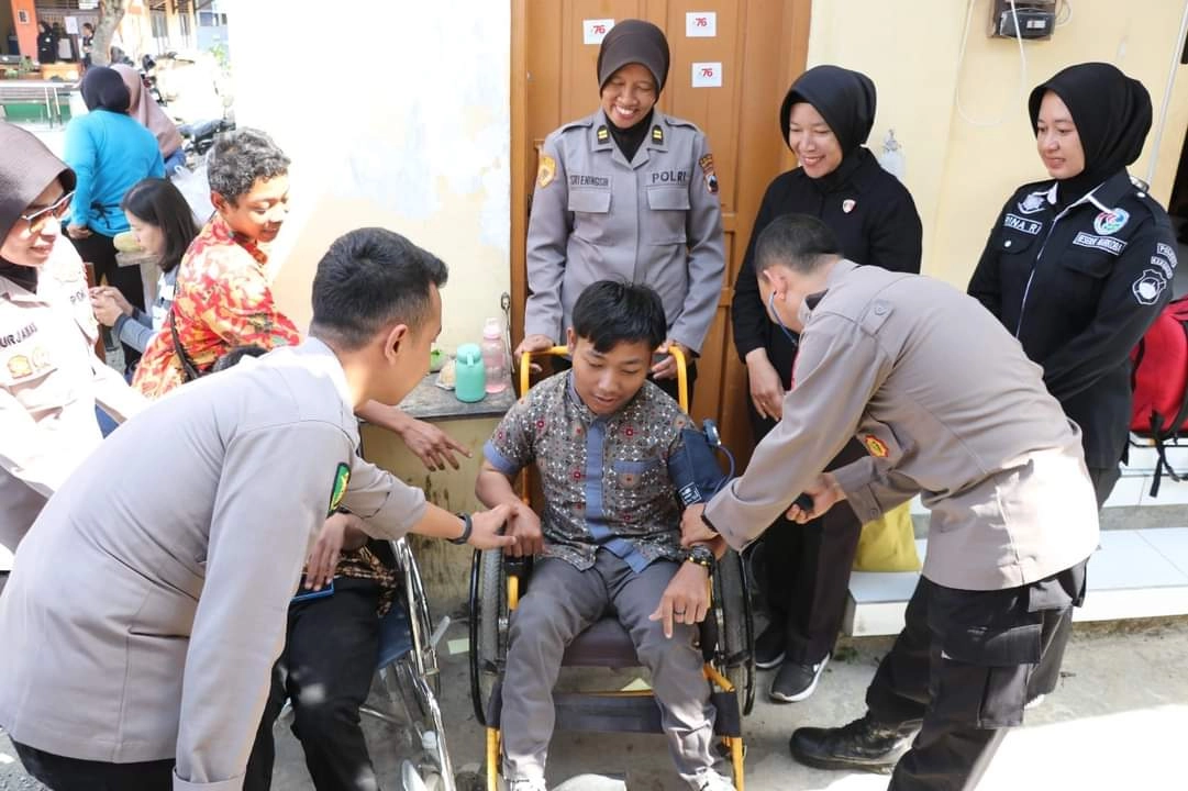 Dikunjungi Polwan Polres Kebumen, Murid SLB Negeri Tamanwinangun Sambut Antusias