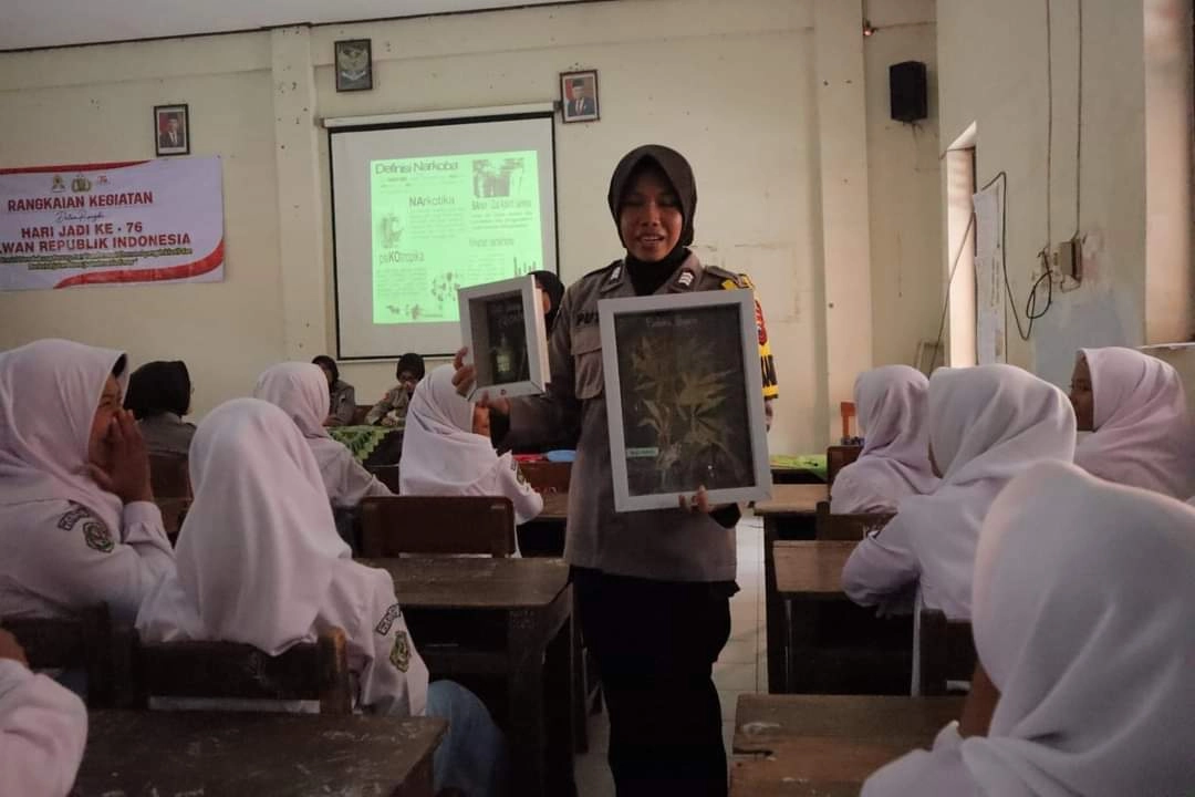 SMK Batik Sakti 1 Kebumen Jadi Sasaran Kegiatan Police Goes to School