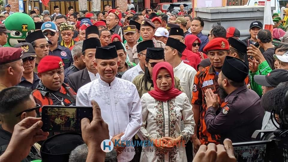 Pilkada Kebumen: Arif-Rista Daftar ke KPU, Diantar 777 Orang